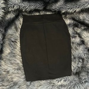 Women’s medium elastic black pencil skirt